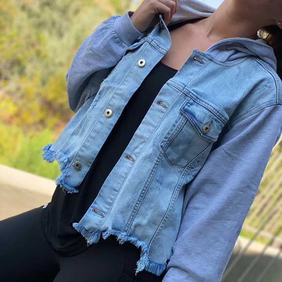 Distressed crop jean jacket - Picture 4 of 12